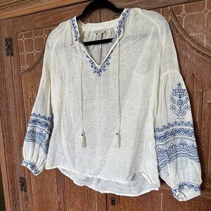 Lucky Brand Embroidered 100% Cotton Blouse - White &
Blue